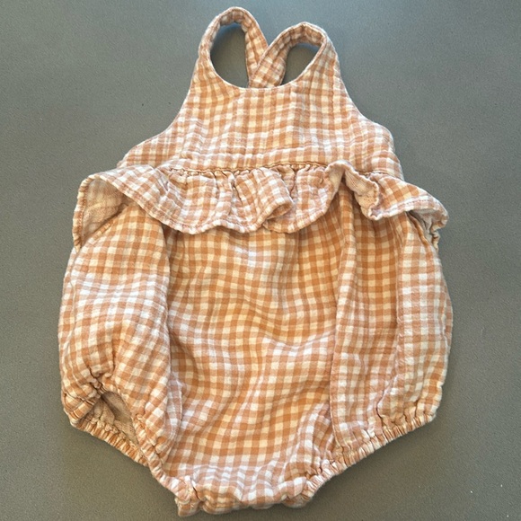 Quincy Mae Checkered Romper - Picture 1 of 2